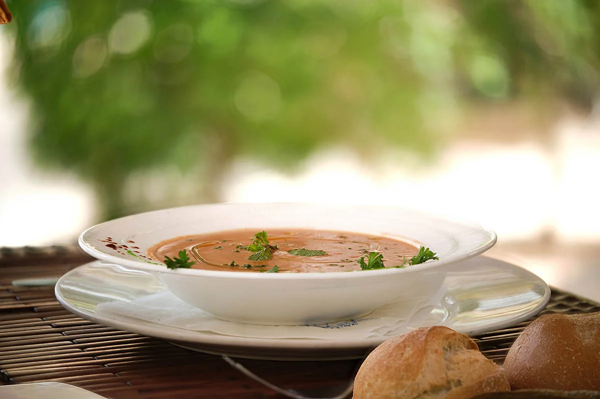 Déjeuner à la paillote de l'Hôtel Neptune, Saly; Sénégal